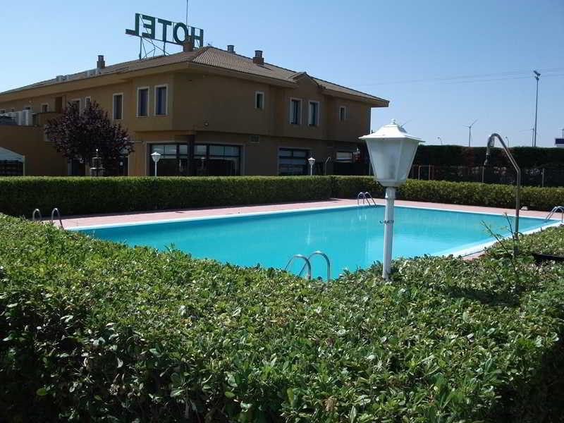 Nuevo Zenit Calahorra Hotel Exterior photo